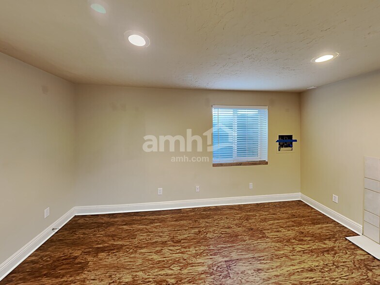 Building Photo - 3595 S Feulner Dr