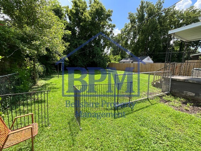 Building Photo - Spacious 3 Bed, 2 Bath Bottom-Floor Duplex...