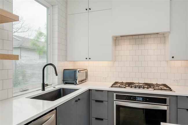 Building Photo - 1206 Justin Ln