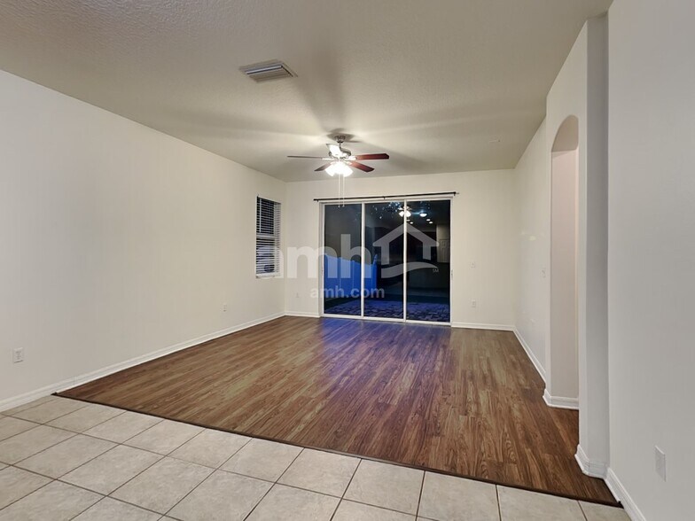 Building Photo - 11124 Creek Haven Dr