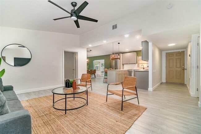 Building Photo - 2524 Dellwood Dr