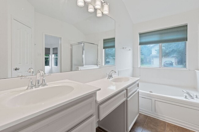 Building Photo - 909 Saba Cove