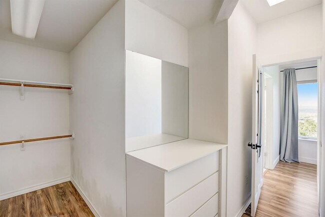 Building Photo - 20916 High Dr