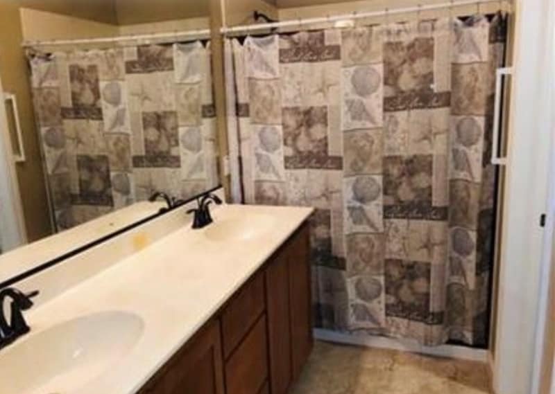 Building Photo - 700 Old Oak Ln