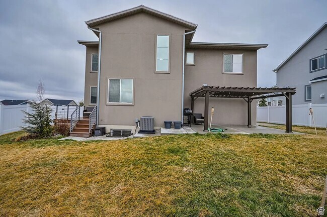 Building Photo - 1616 E Maple Way