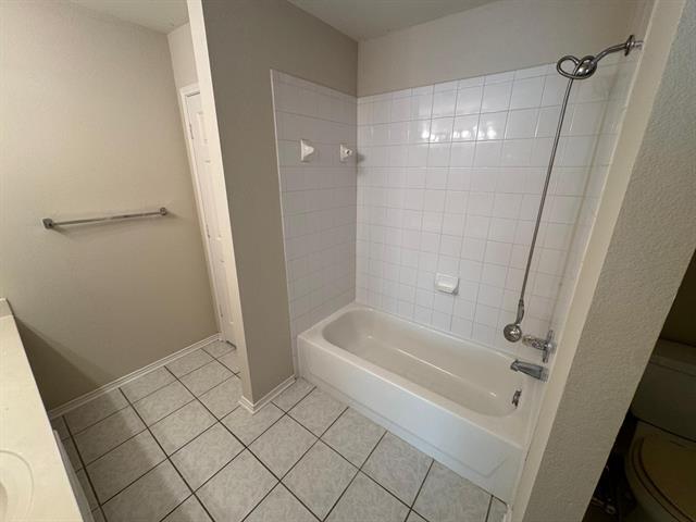 Building Photo - 9205 Lenox Dr