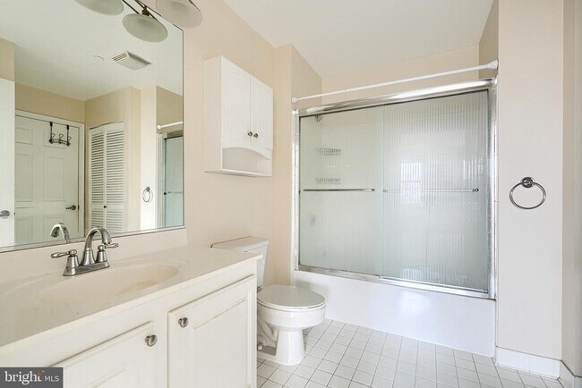 Building Photo - 23 Pierside Dr