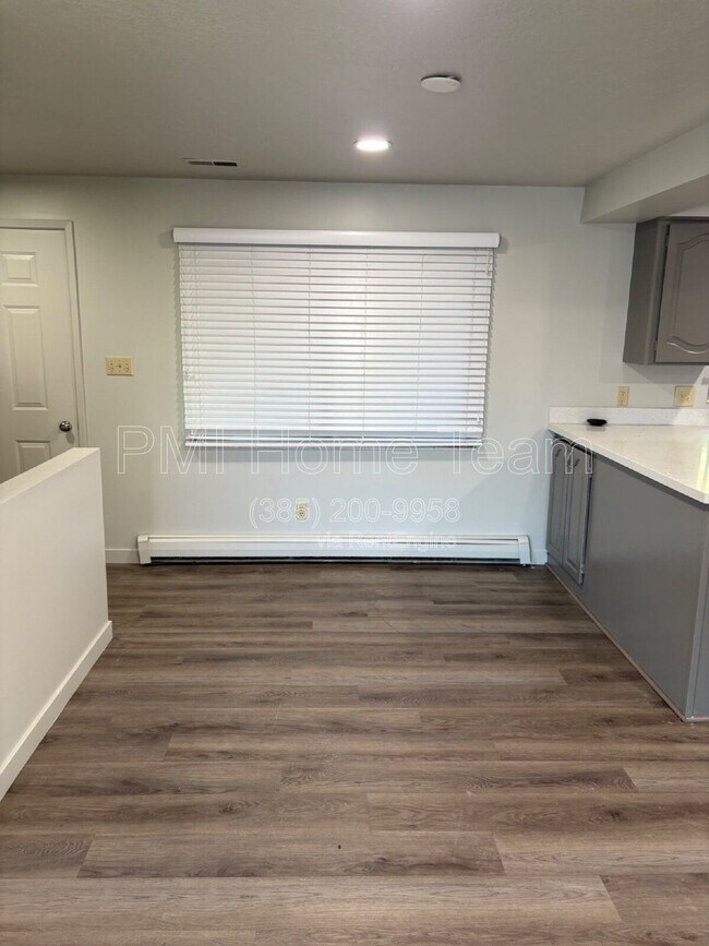 Building Photo - 245 Abrams Way