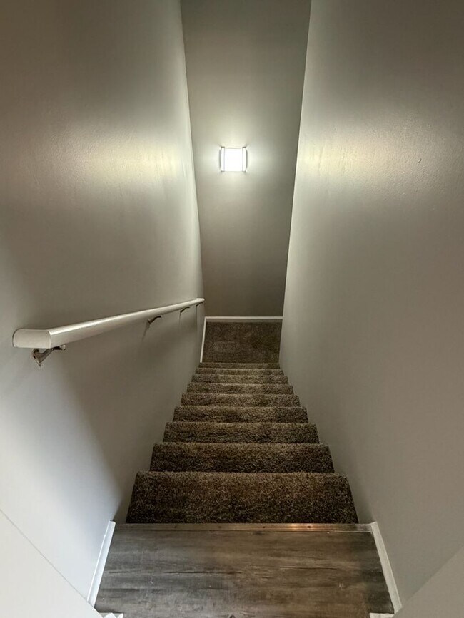 Building Photo - 207 Aqueduct Dr