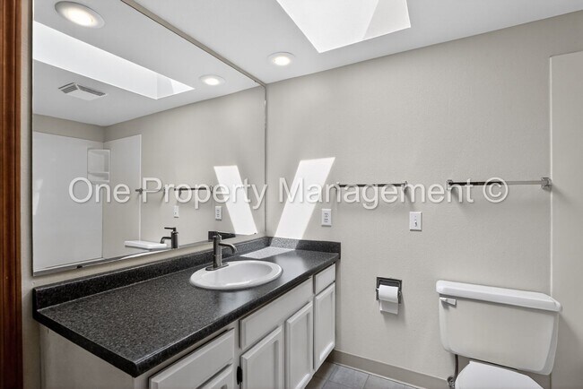 Building Photo - 614 SE 130th Ct