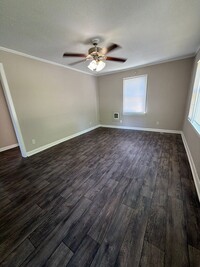 Building Photo - **** AVAILABLE NOW-!!! QUAINT BEMIS LOCATION***** RENOVATED 2 BEDROOM 1 BATH