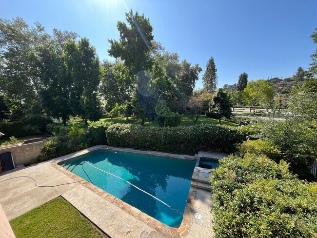 Building Photo - Westlake Village 4+2.5 w/pool, spa, green belt + lake access!
