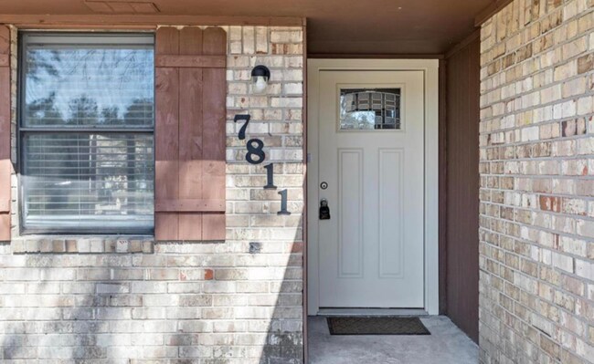 Building Photo - 7811 Pecan Ln