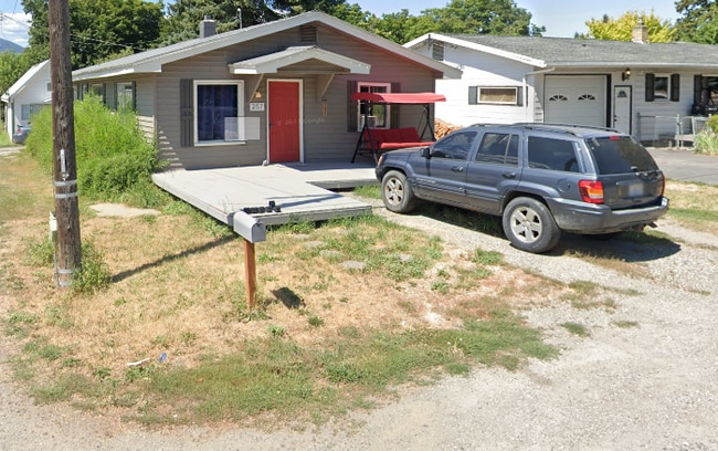 Building Photo - 257 N Cedar St
