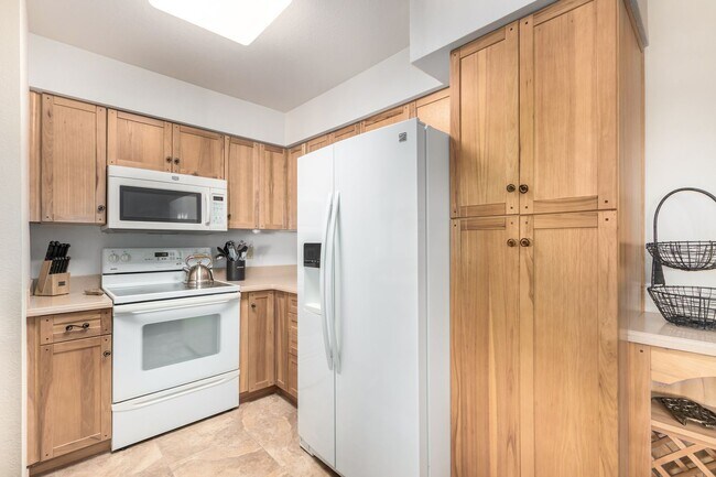 Building Photo - Resort-Style Living in the Heart of Scotts...