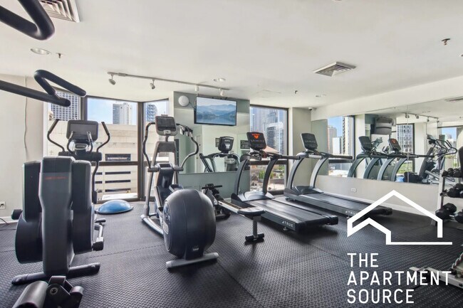 Building Photo - 1000 N La Salle Dr