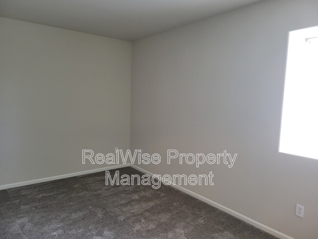 Building Photo - 2464 SW Timber View Ct