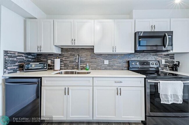 Building Photo - 1401 S Ocean Blvd