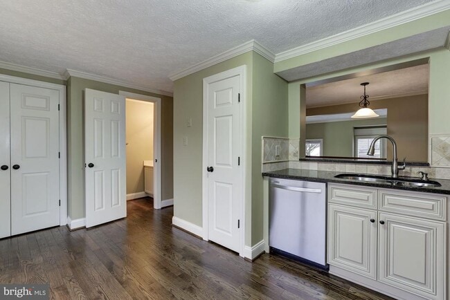 Building Photo - 7118 Eden Brook Dr