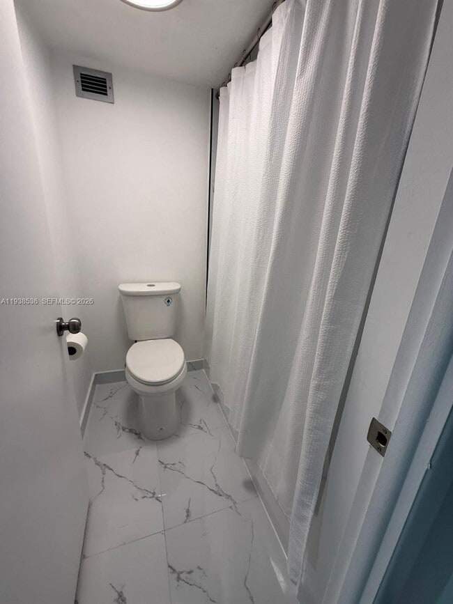 Building Photo - 6039 Collins Ave