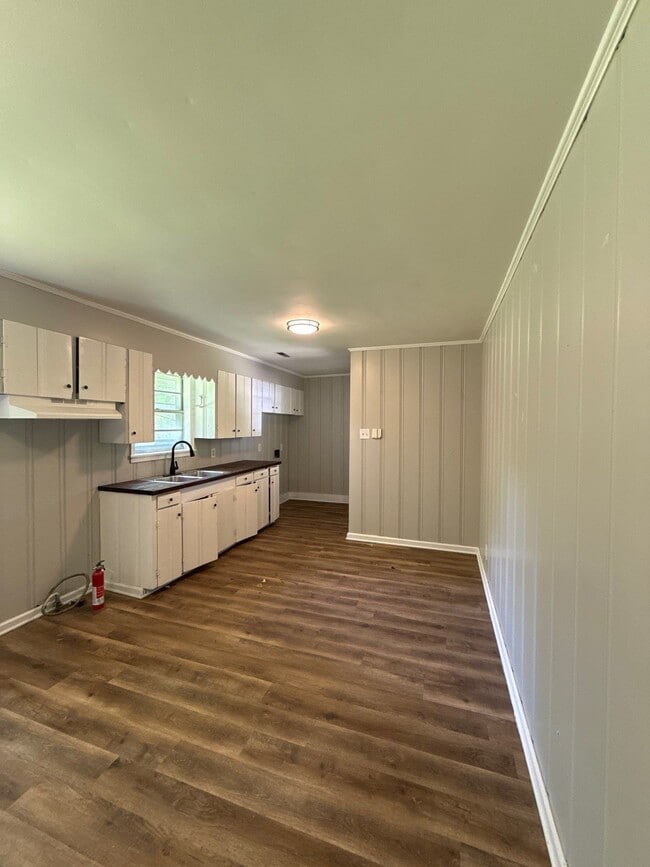 Building Photo - 306 Poplar St