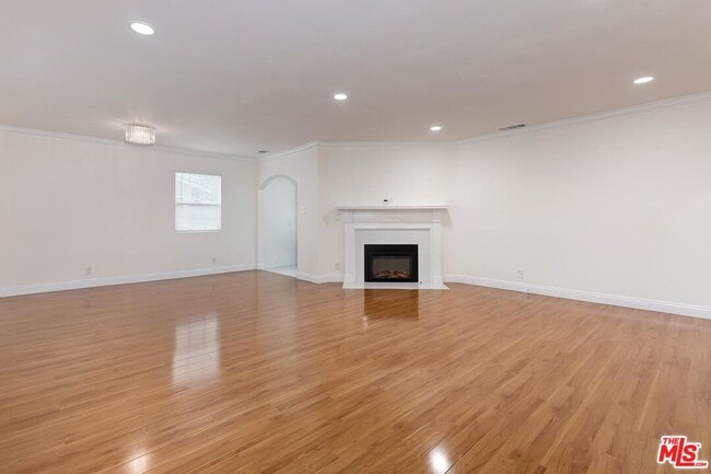 Building Photo - 5873 Dauphin Ave.