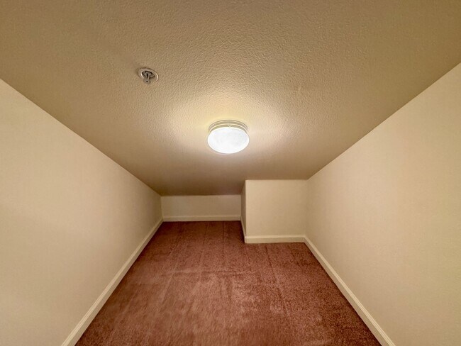 Building Photo - Welcome Home To This Adorable North Natomas Condo!