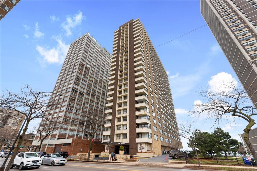 Building Photo - 6157 N Sheridan Rd