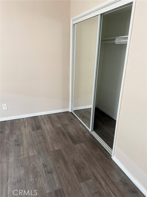 Building Photo - 124 W Lancaster Blvd