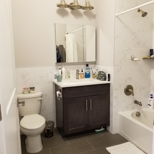 Building Photo - 3 Perrine Ave