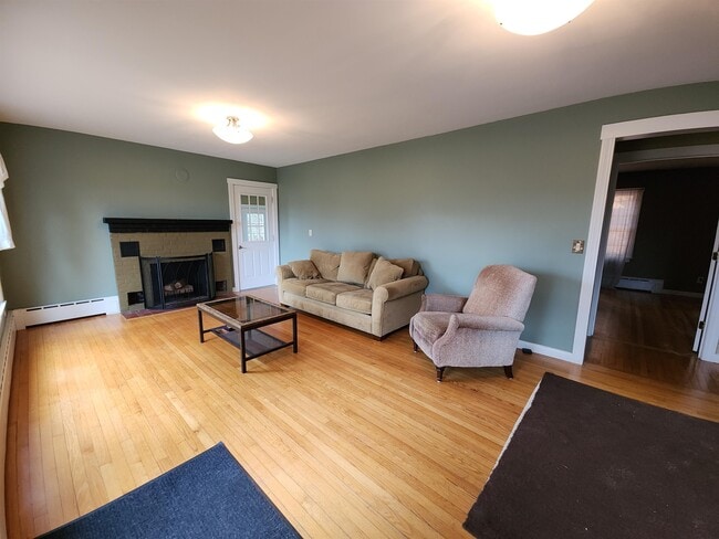 Building Photo - 907 W Swanzey Rd