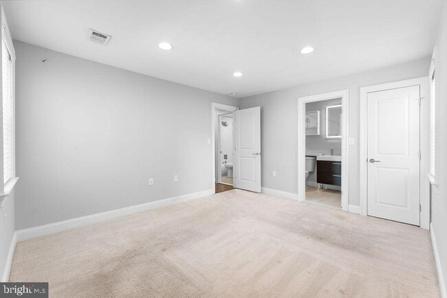 Building Photo - 5803 Ravenswood Rd