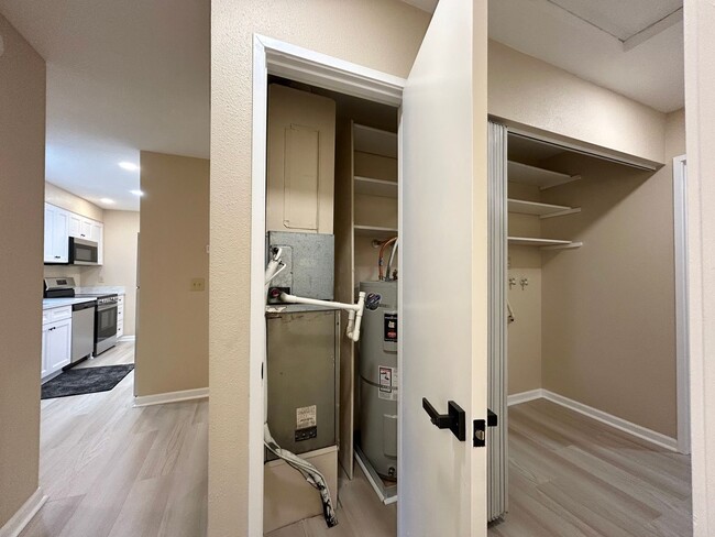 Building Photo - Serene 2 Bed, 2 Bath Updated Hidden Gem!