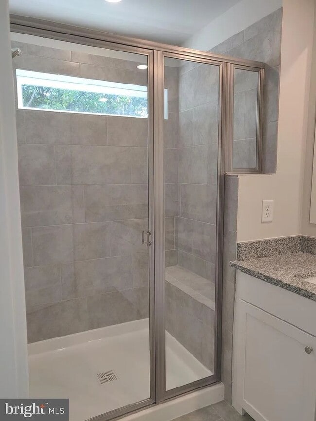 Building Photo - 6947 Farragut Dr