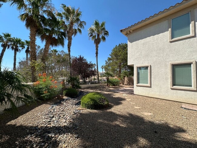 Building Photo - Rhodes Ranch