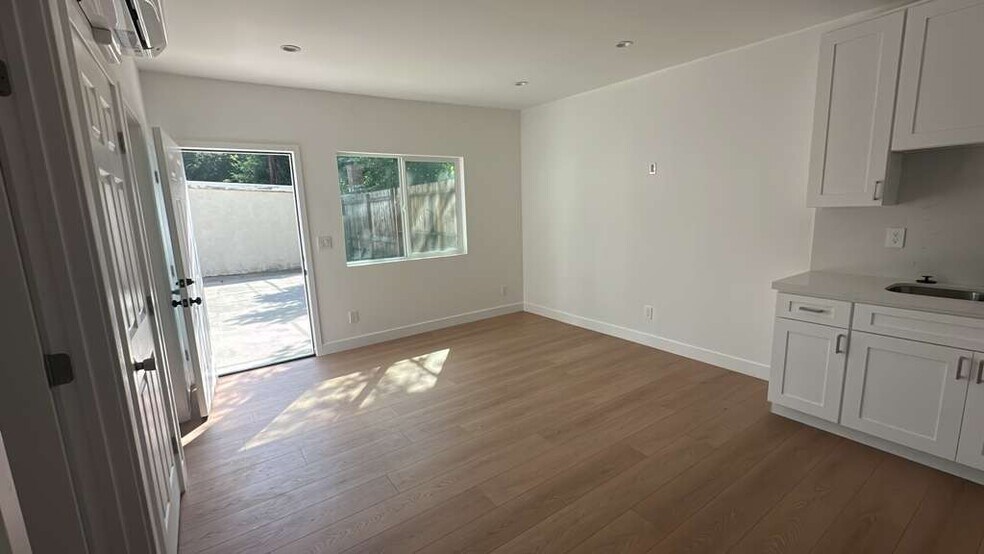 Building Photo - 11838 Magnolia Blvd