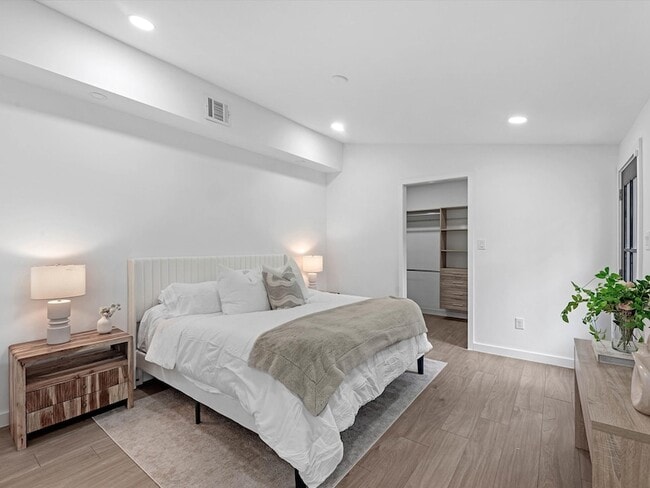 Building Photo - 1826 Woodcrest Dr