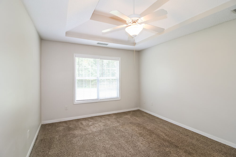 Building Photo - 1303 Vine Cir
