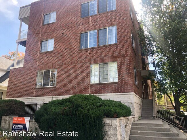 Building Photo - 302 S Cedar St