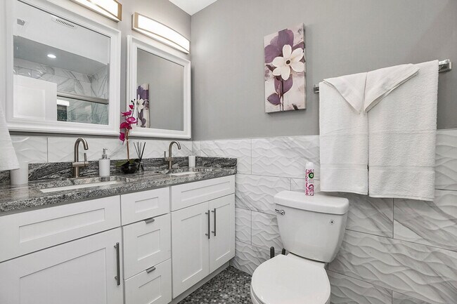 Building Photo - 8128 S King Dr