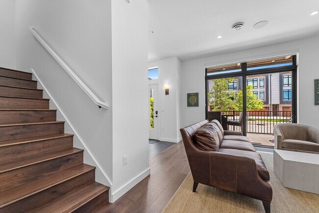 Building Photo - 1071 Brookwood Dr