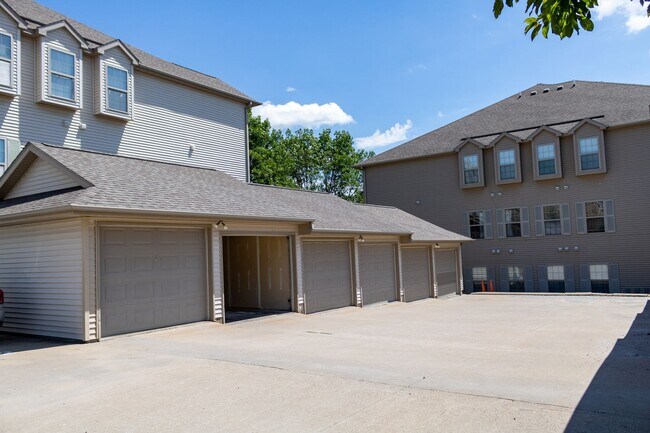Building Photo - $1,325 | 2 Bedroom, 2 Bathroom Apartment |...