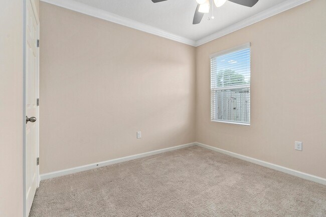 Building Photo - 1810 SW Capehart Ave