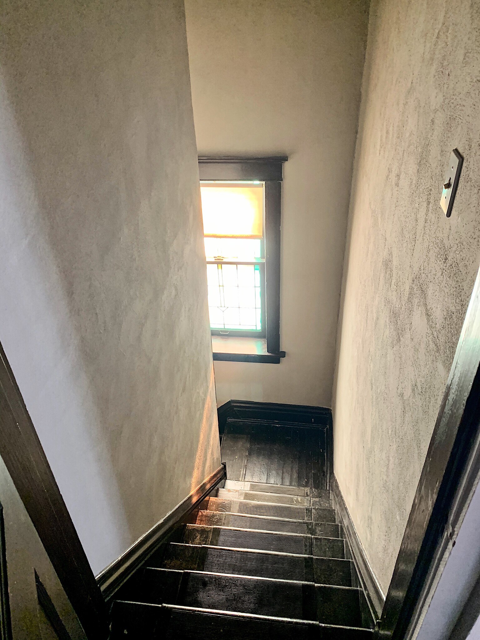 Private basement stairs to laundry and storage - 5201 Murdoch Ave