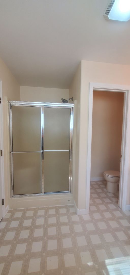 Building Photo - Large 5 bedroom home in Briarwood