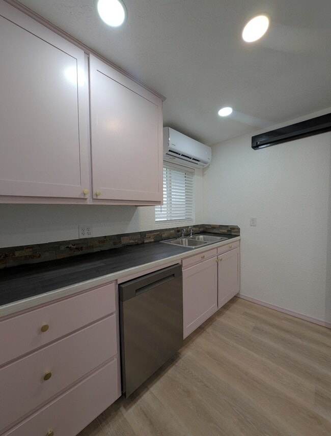 Building Photo - 1417 S Kimball Ave
