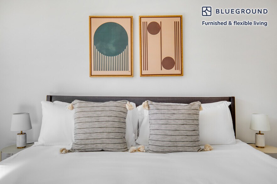 Building Photo - 212 W 91st St