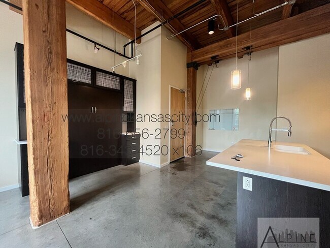 Building Photo - River Market Loft, Secured Parking