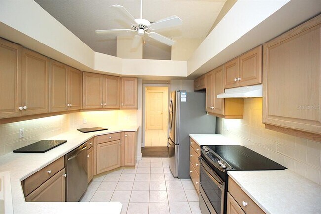 Building Photo - 20 Clarendon Ct N