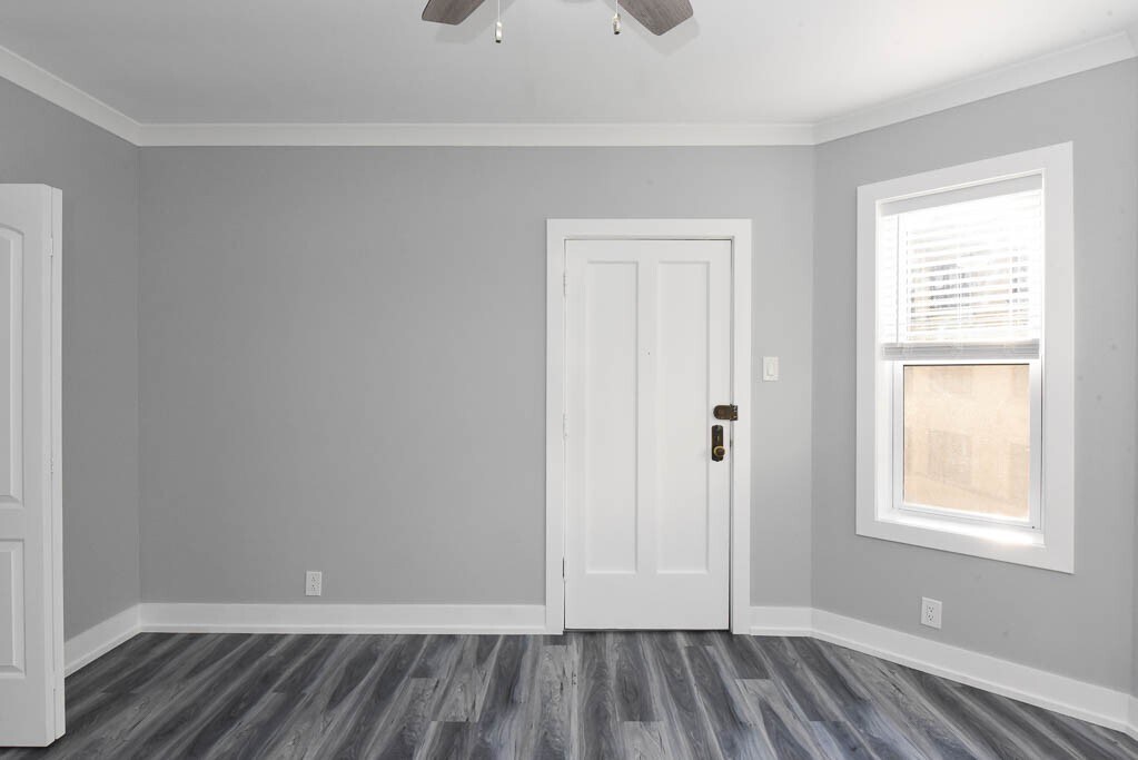 Building Photo - 3821 N Greenview Ave